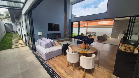 Casa à venda na Granja Viana, Jardim Passárgada I, com 3 suítes, 371 m², Condomínio Vila de Macedônia R$ 2.500.000,00