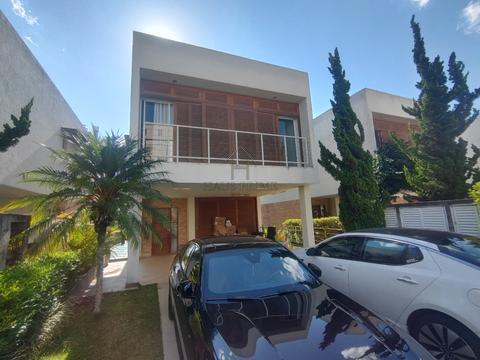 Casa à venda em Cotia, Granja Viana II, com 3 suítes, com 180 m², Condomínio Quinta da Vila Real