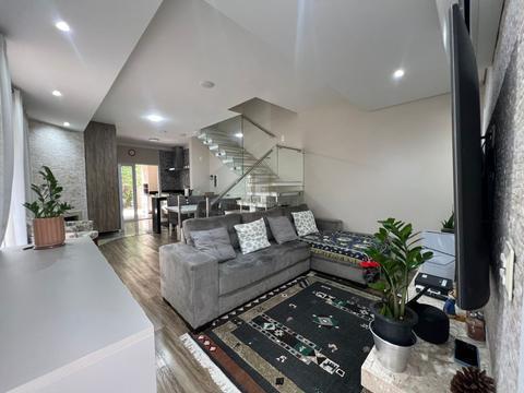 Casa à venda em Cotia, Chácara Pavoeiro, com 3 quartos, com 115 m², Condomínio Modernita I